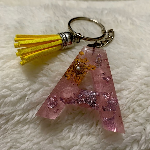 Handmade Resin Name Initials Keychains - Picture 11 of 13